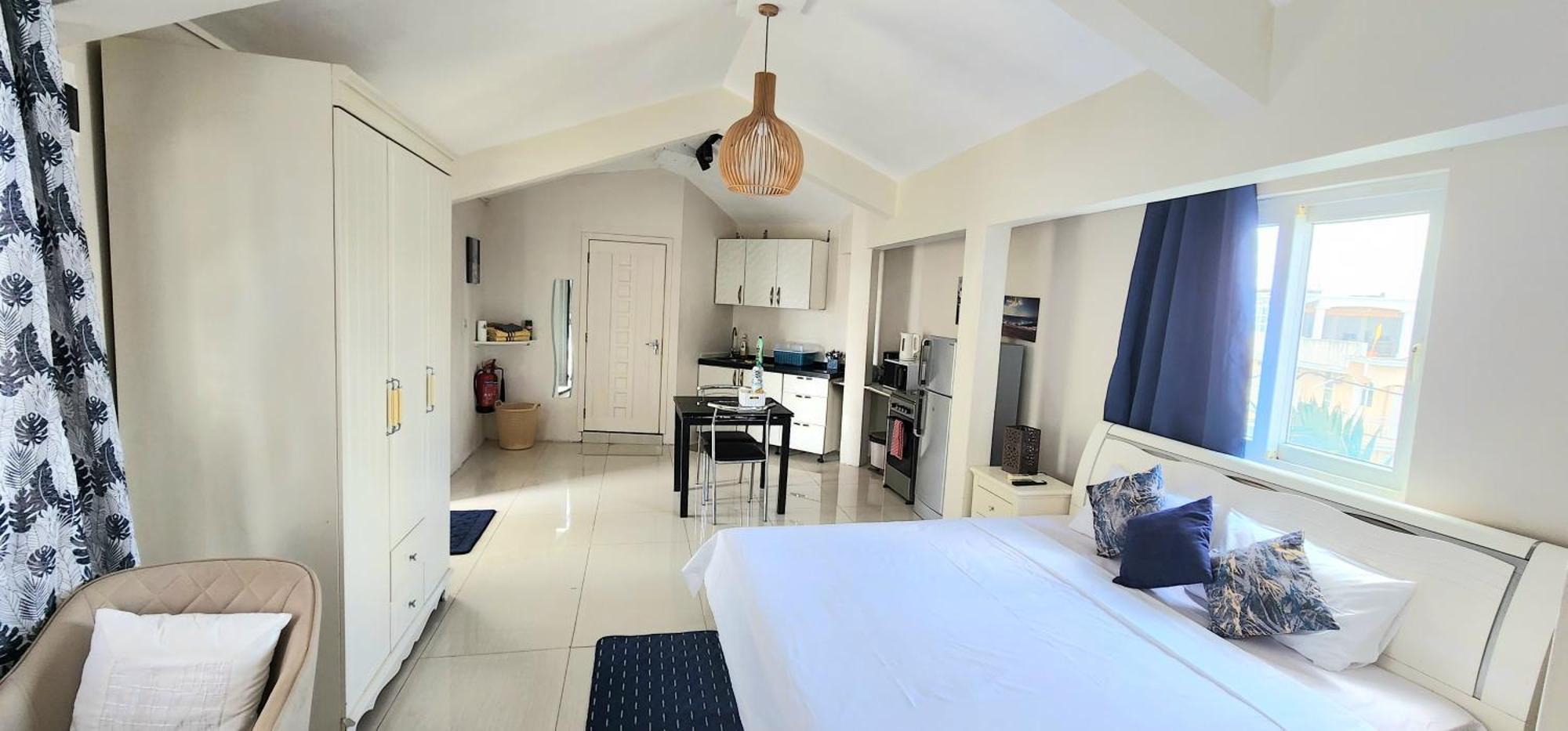 Lovely Studio Apartment With Views Of The Lagoon. Grand Baie Bagian luar foto