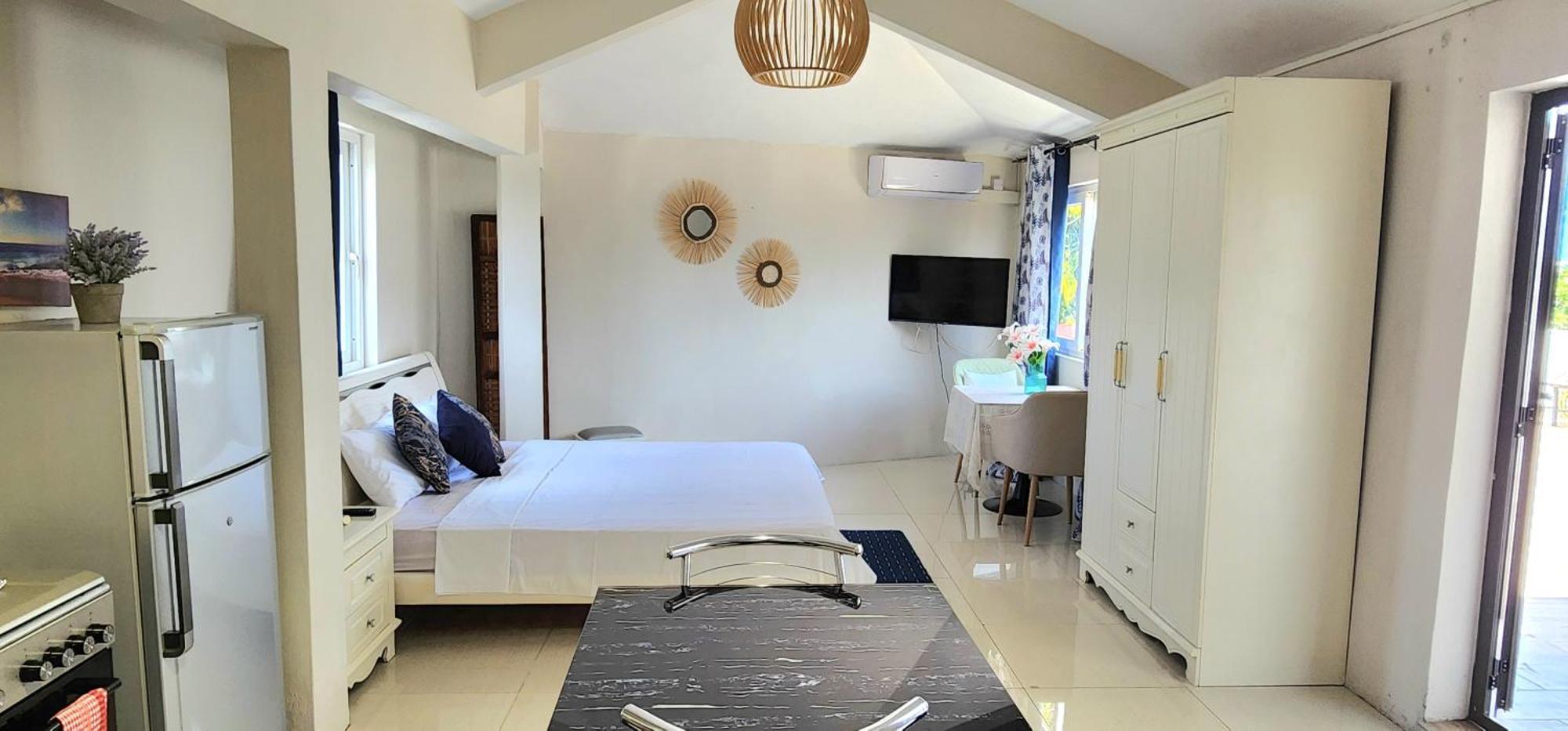 Lovely Studio Apartment With Views Of The Lagoon. Grand Baie Bagian luar foto